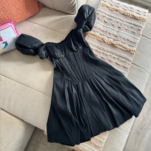 LPA Dresses & Skirts - LPA Black Puff Sleeve Mini Dress